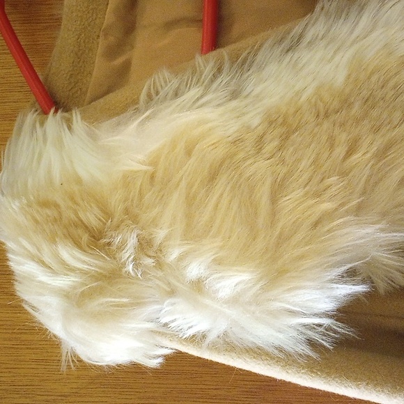 Tan coat with faux fur collar - Picture 3 of 7